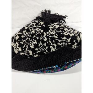 Aris Womens Knit Hat Black White Beret Crochet Winter Cap